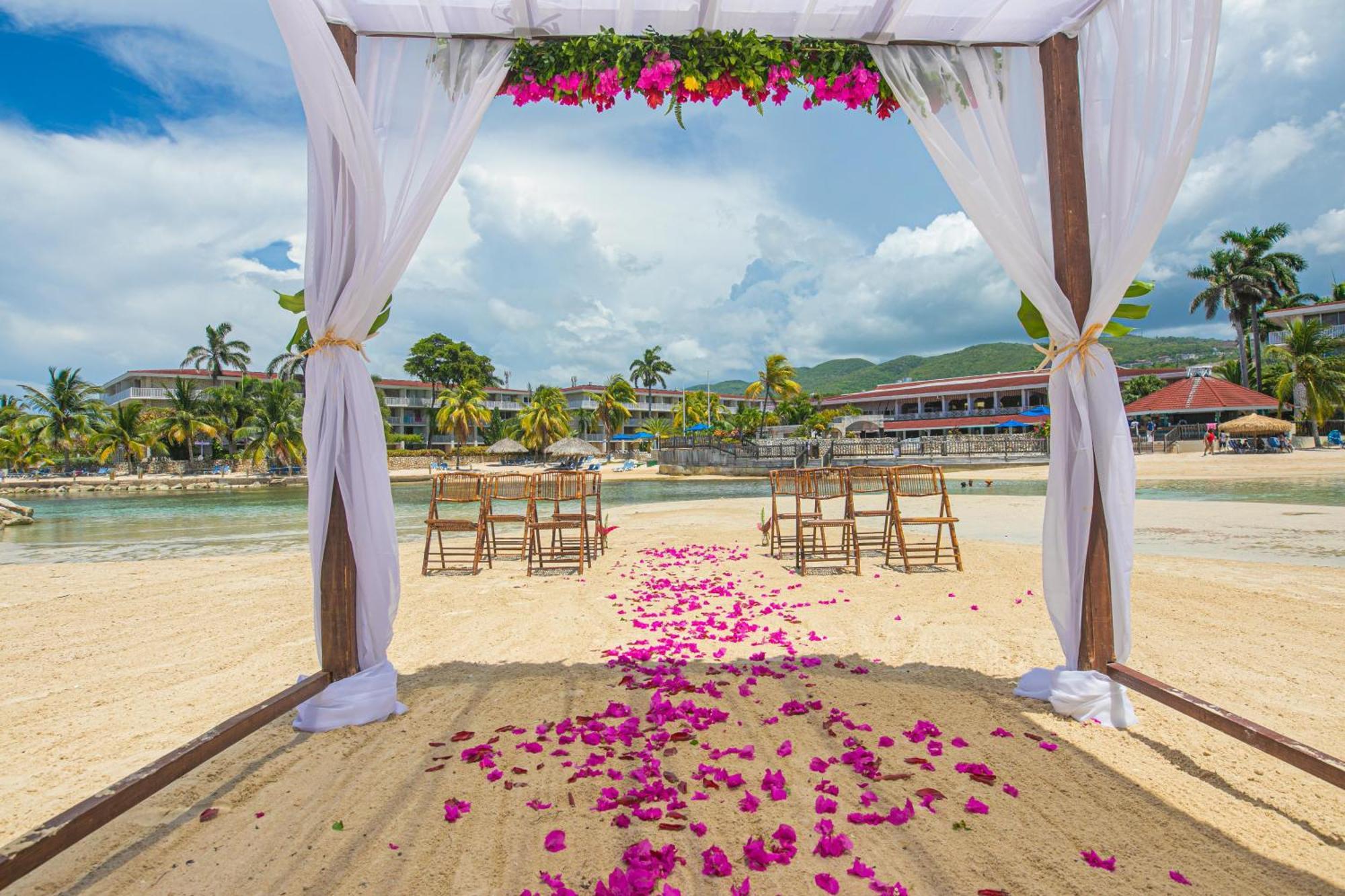 Catalonia Montego Bay Hotel Exterior photo